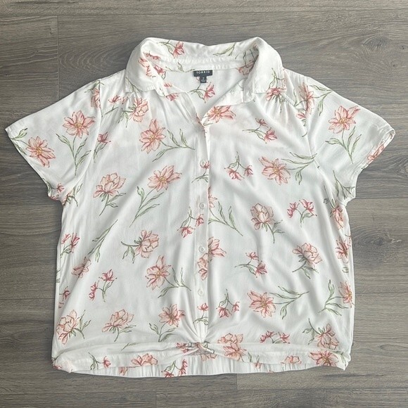 torrid Tops - TORRID Floral Short Sleeve Blouse Size 2X Crepe Button Knotted Front Boho Spring
